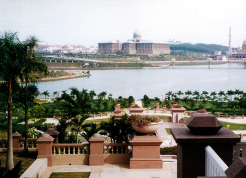 pemandangan keseluruhan Putrajaya dari Sri Perdana 